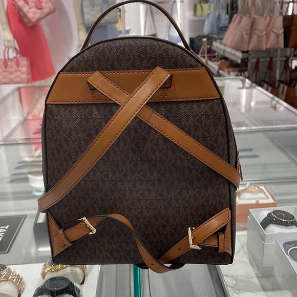 Michael Kors Womens Valerie Medium Logo Backpack 30F2G9VB2B Brown 
NWT - Picture 7 of 16
